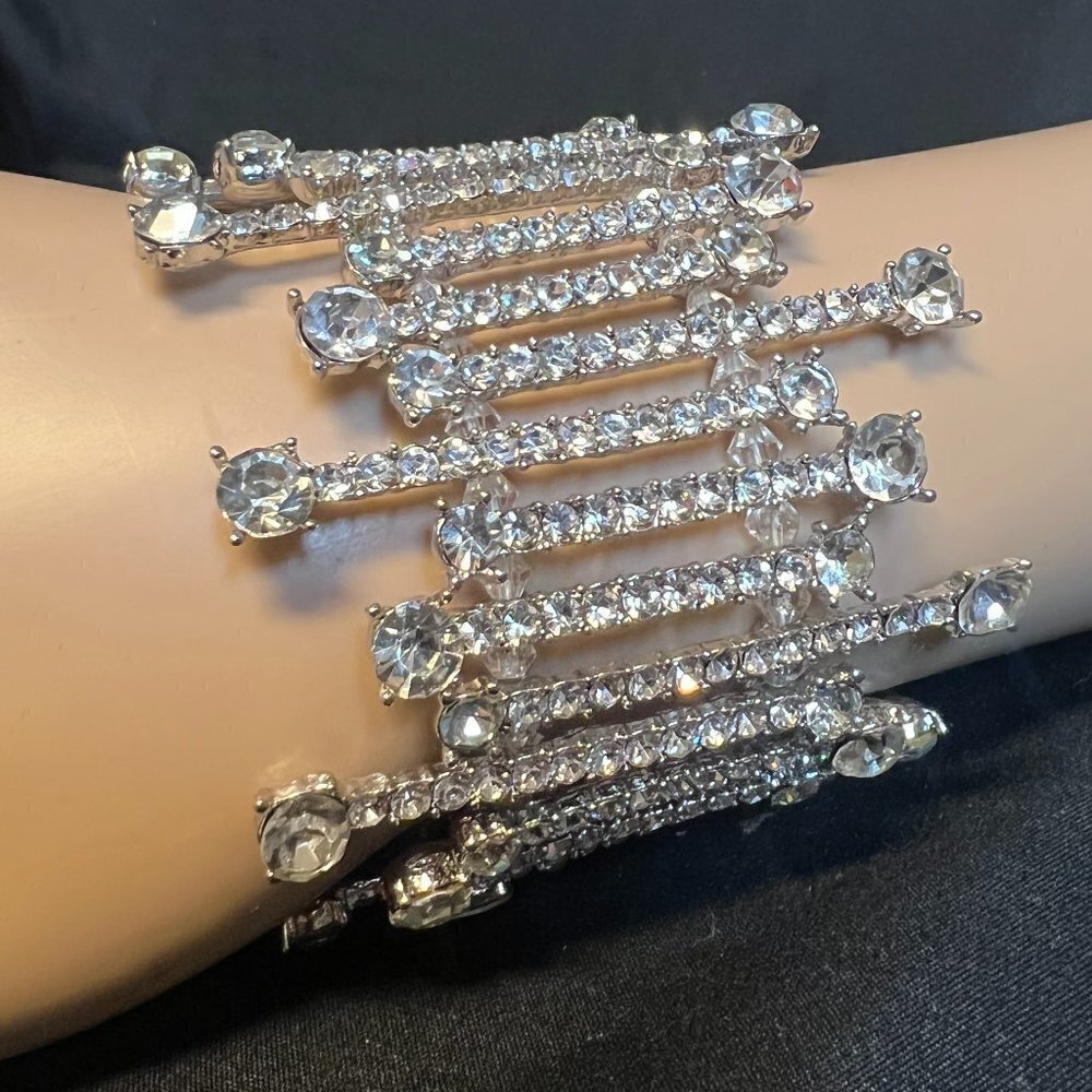 Exqusite Statement Cuff Stretch Rhinestone Bracelet - NEW